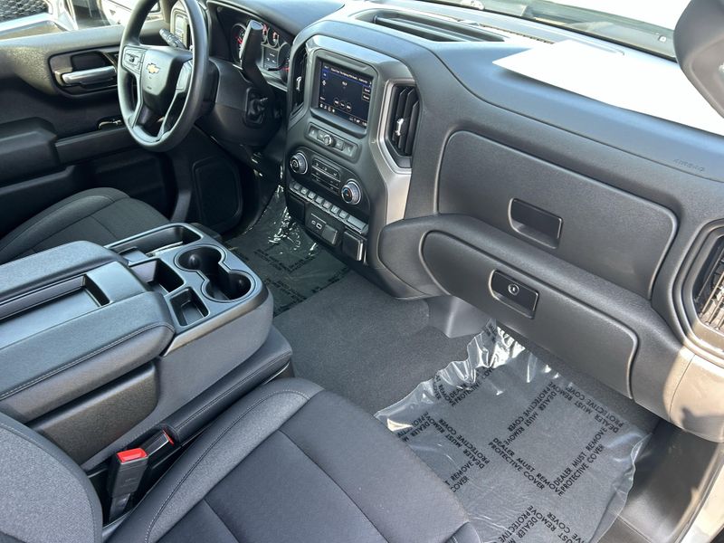 Used 2025 Chevrolet Silverado 1500 CustomImage 9