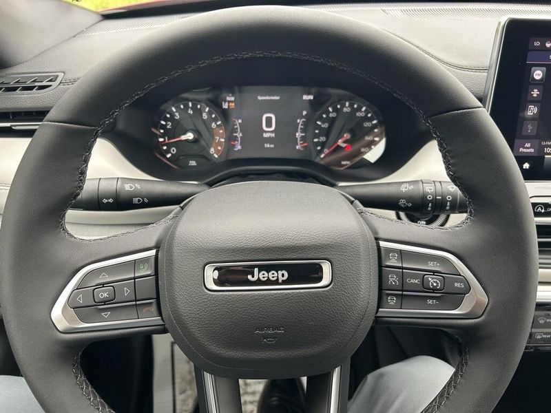 2025 Jeep Compass Limited photo 14