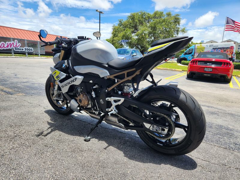 2022 BMW S 1000 R Image 5