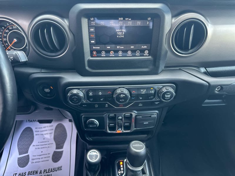 2021 Jeep Gladiator Willys photo 15