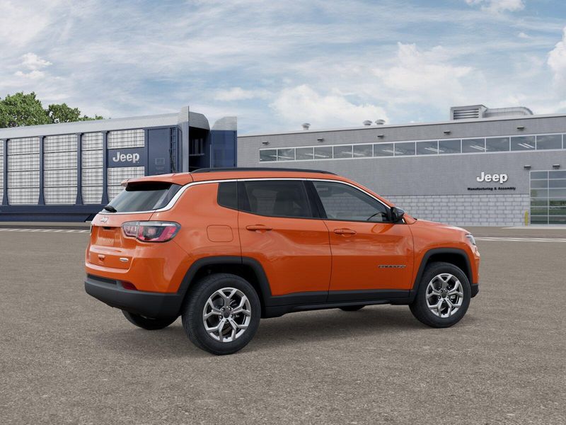 2026 Jeep Compass Latitude photo 2