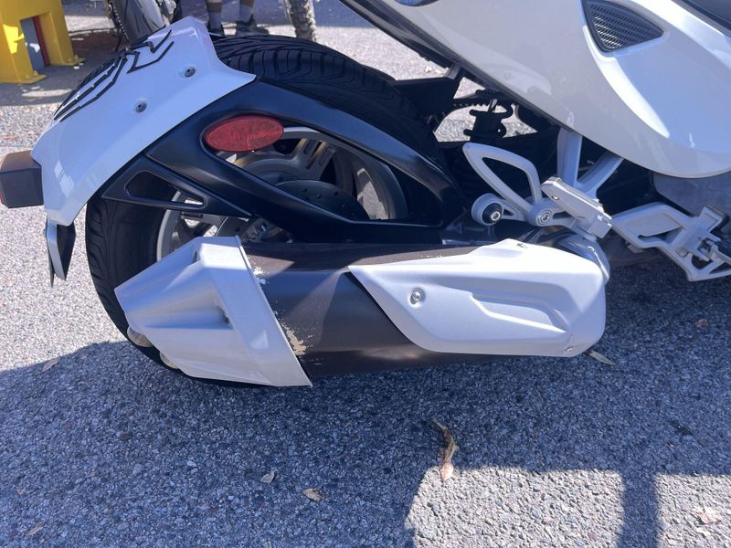 Used 2014 Can-Am RD SPYDER RS 991 SE5 WP 14 CALI Image 22