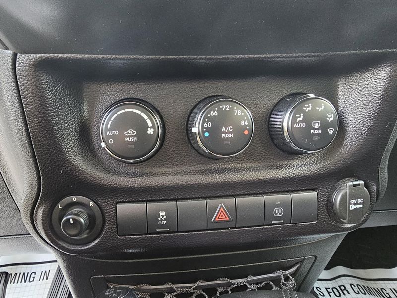 Used 2016 Jeep Wrangler JK RubiconImage 15