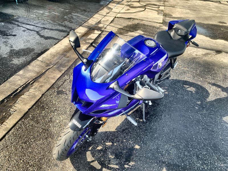 Used 2025 Yamaha YZF-R7 CA Image 23