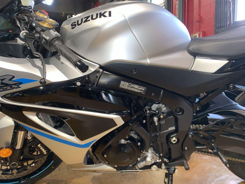 New 2025 Suzuki GSX-R1000 Image 11