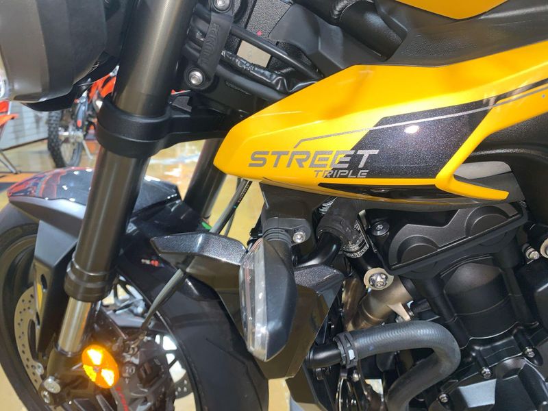 New 2025 Triumph STREET TRIPLE 765 RS Image 20