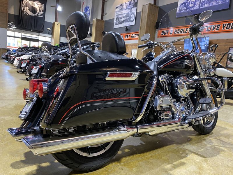 2014 Harley-Davidson ROAD KING Image 2