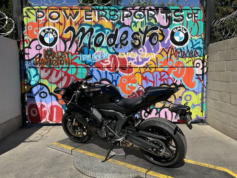 New 2025 Yamaha YZF-R7 Image 7