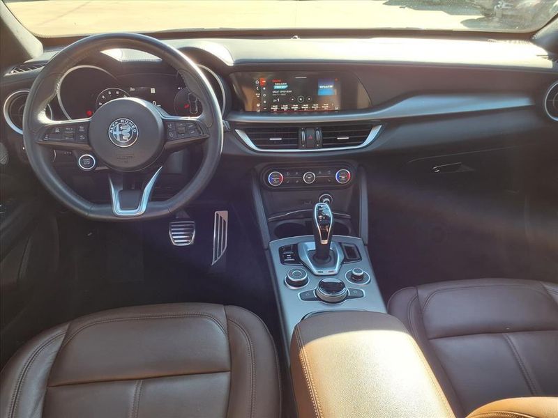 Used 2024 Alfa Romeo Stelvio TiImage 11