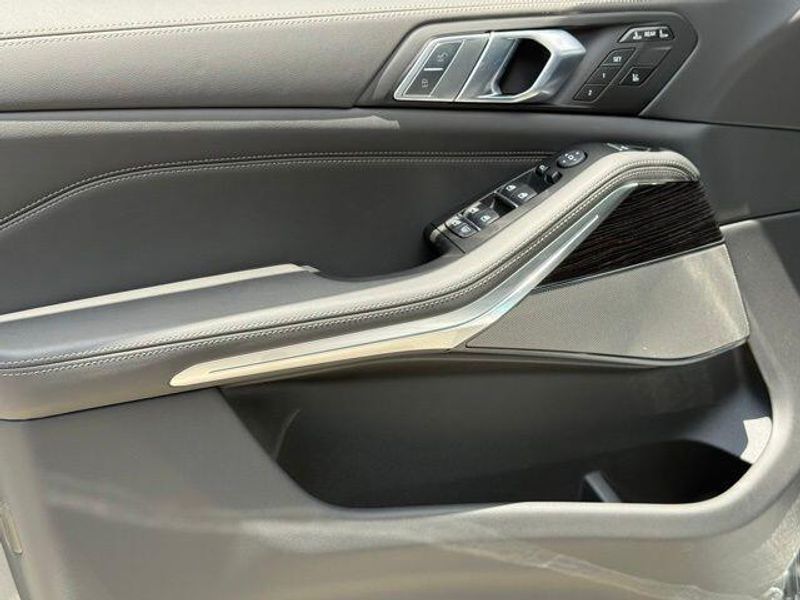 New 2027 BMW X7 xDrive40iImage 38