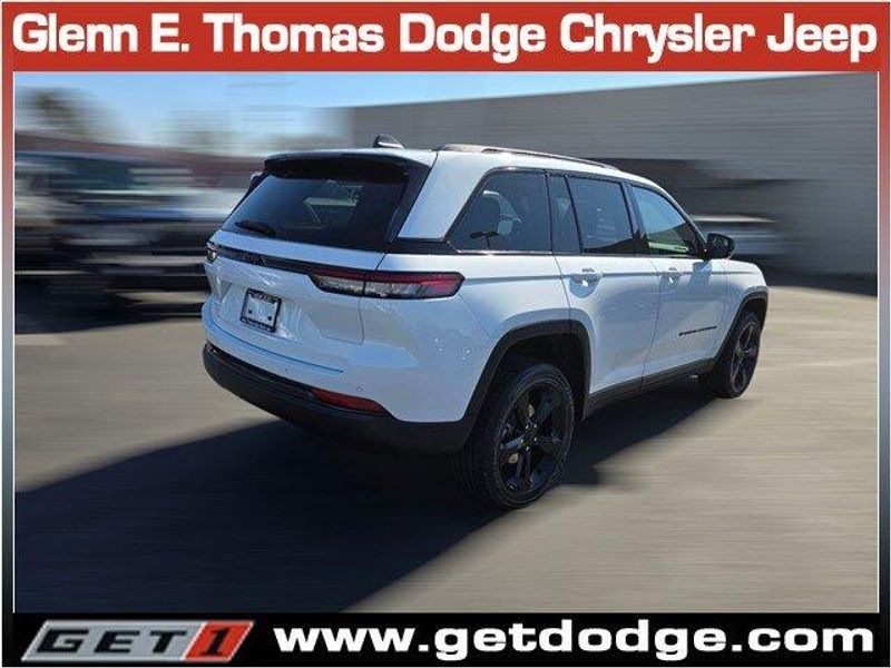 2025 Jeep Grand Cherokee Altitude photo 4