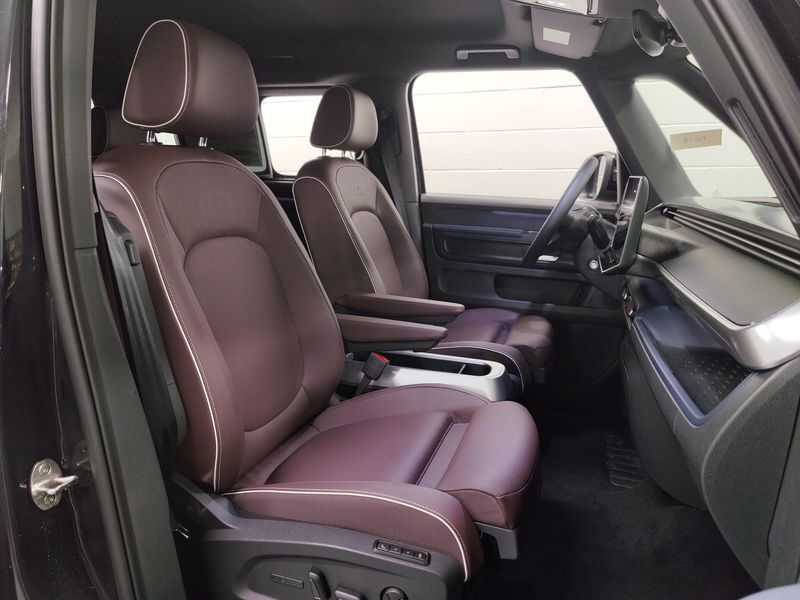 Used 2025 Volkswagen ID. Buzz Pro SImage 4