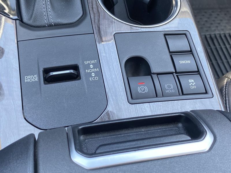 New 2023 Toyota Highlander PlatinumImage 24