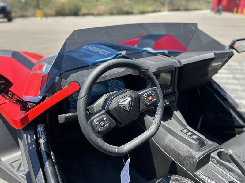 New 2025 Polaris SLINGSHOT SLR AUTODRIVE Image 9