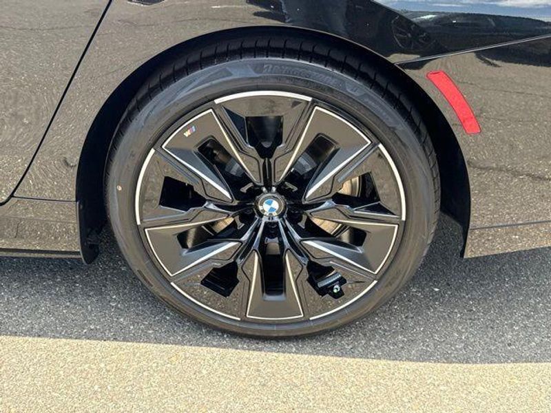New 2026 BMW 7 Series 750e xDriveImage 14