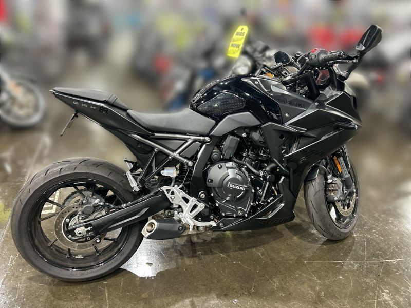 Used 2025 Suzuki GSX-8R Image 12
