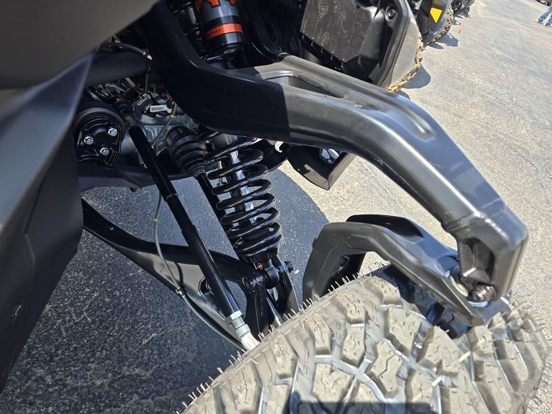 2025 Can-Am MAVERICK R MAX X RS 999TDCT TRIPLE BLACK Image 19
