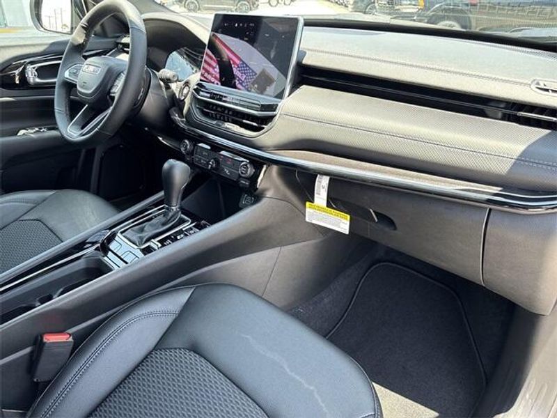 2025 Jeep Compass Latitude 4x4Image 13