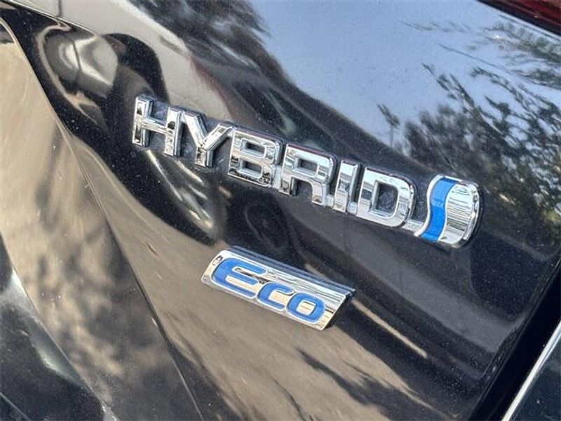 2021 Toyota Prius LImage 4