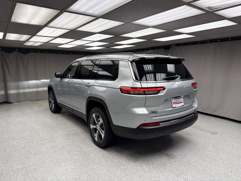New 2025 Jeep Grand Cherokee L Limited 4x4Image 2