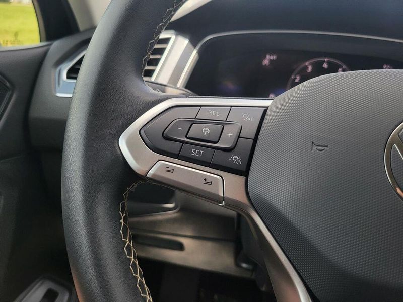 2024 Volkswagen Tiguan 2.0T SEImage 10