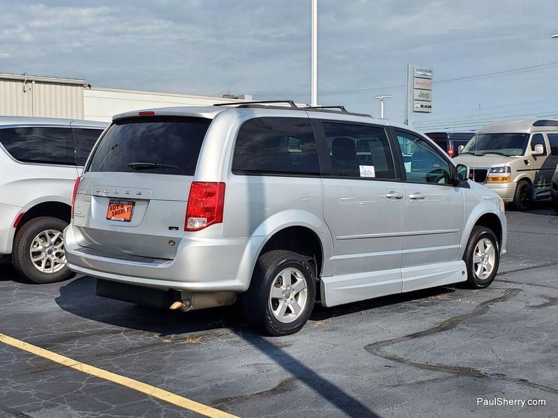 Used 2012 Dodge Grand Caravan SXTImage 11
