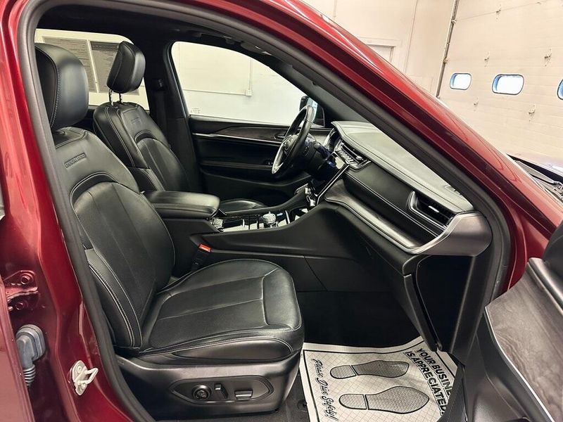 2021 Jeep Grand Cherokee L OverlandImage 35