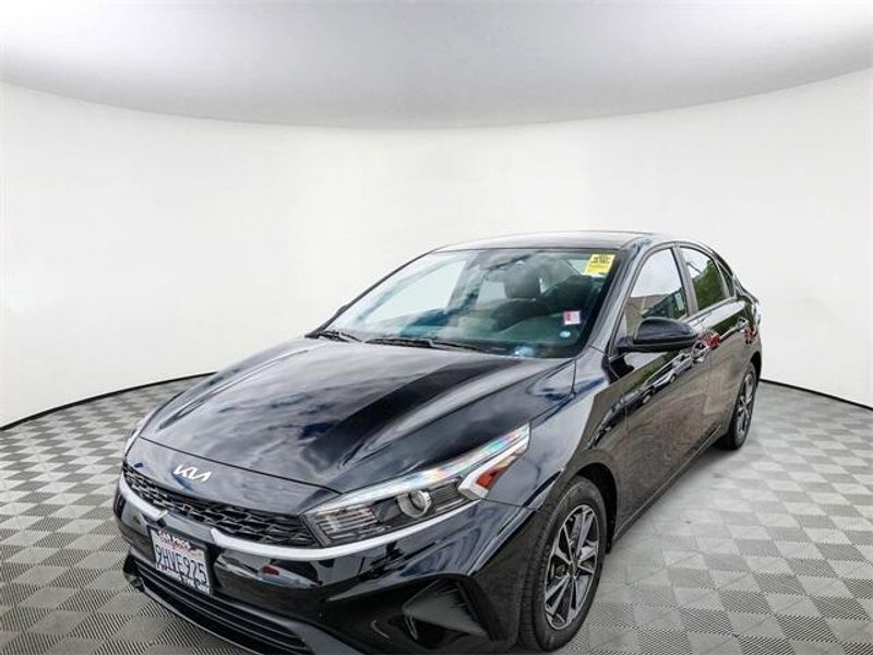 Used 2023 Kia Forte LXSImage 5