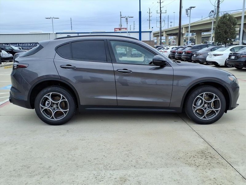 New 2025 Alfa Romeo Stelvio AWDImage 5