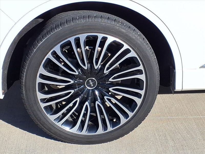 Used 2023 Lincoln Aviator Black LabelImage 4