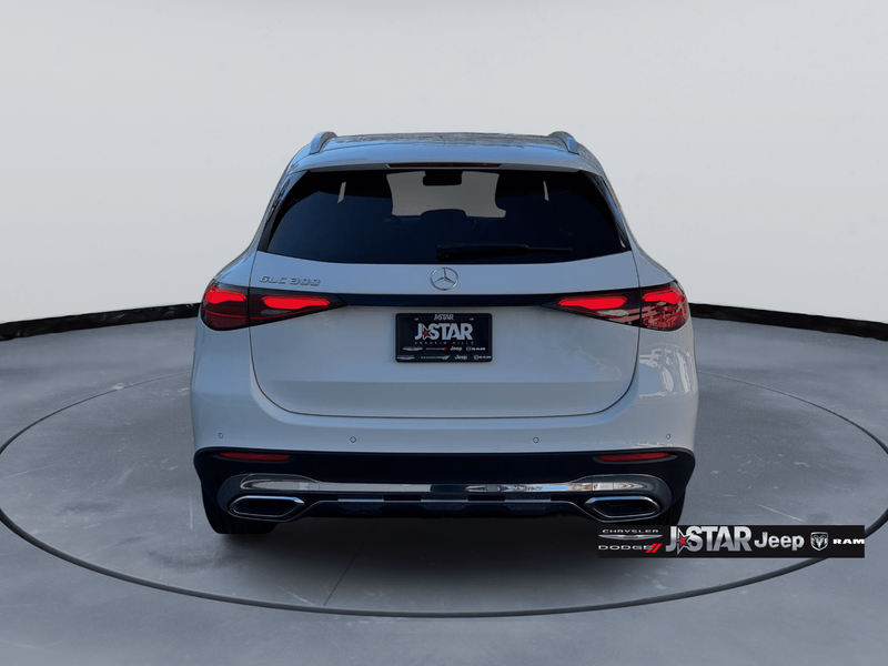 2024 Mercedes Benz GLC 300 photo 4