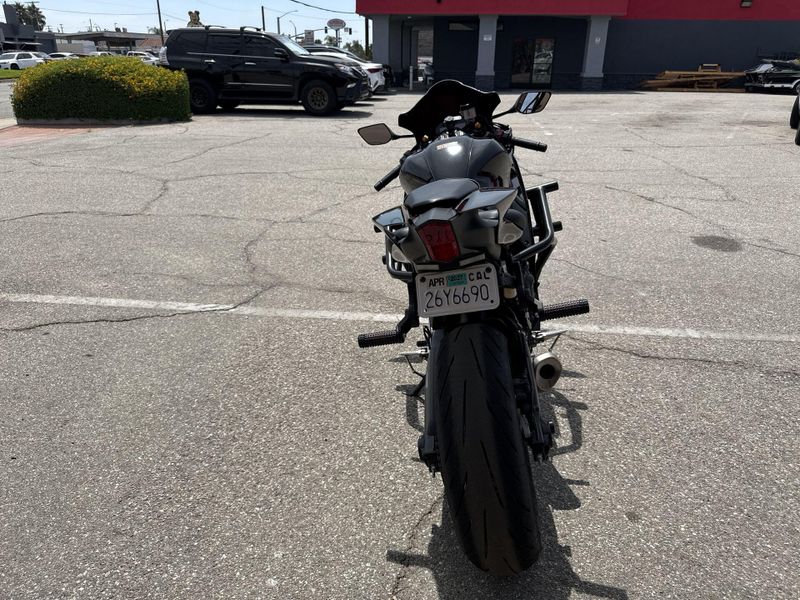 Used 2025 Yamaha YZF-R7 CA Image 18