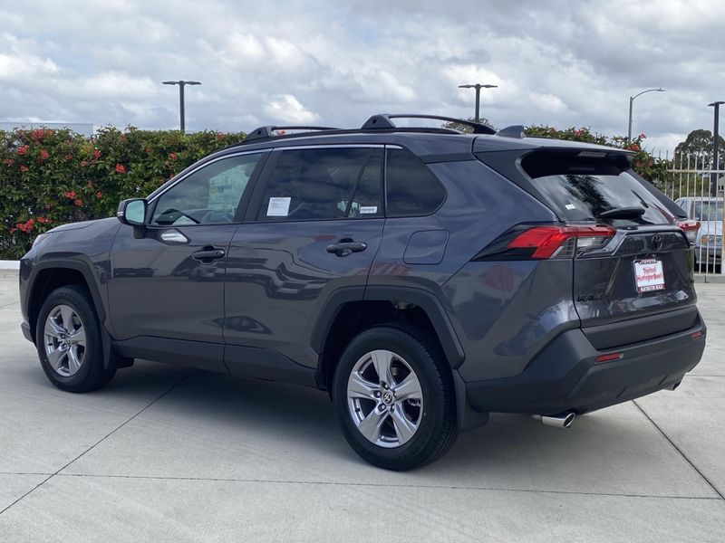 2025 Toyota RAV4 XLEImage 5