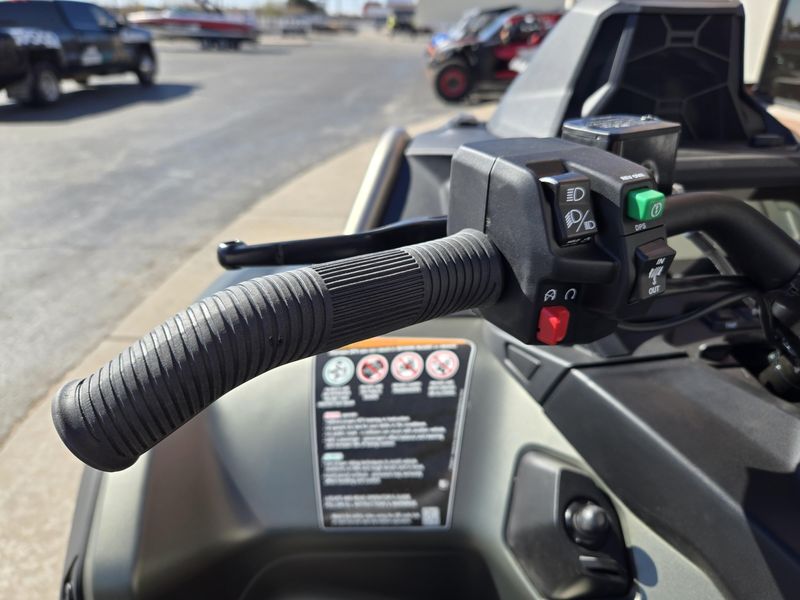 NEW 2026 CAN-AM OUTLANDER X MR 1000R Image 11