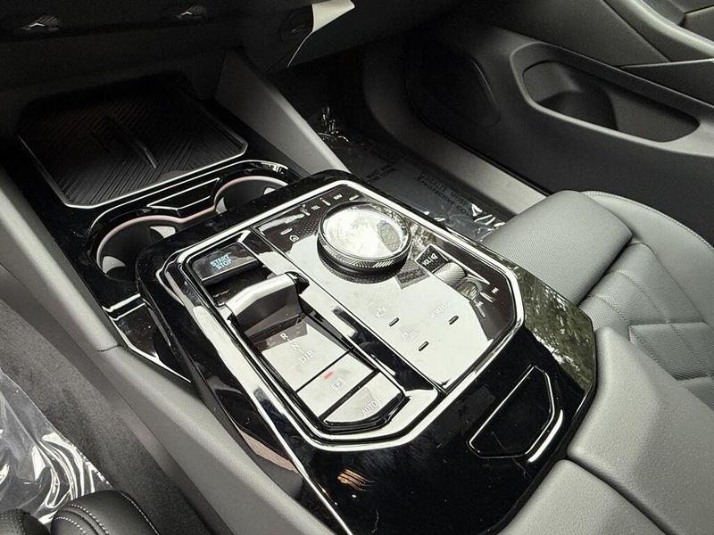 2025 BMW i5 eDrive40Image 25