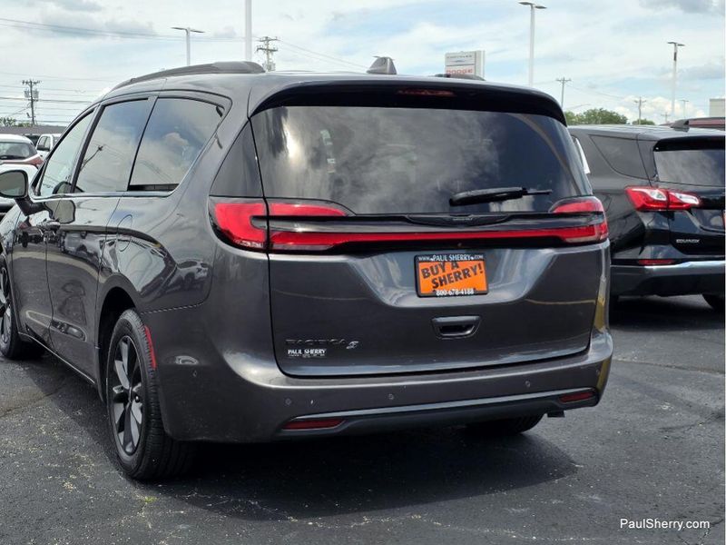 Used 2021 Chrysler Pacifica Touring L S