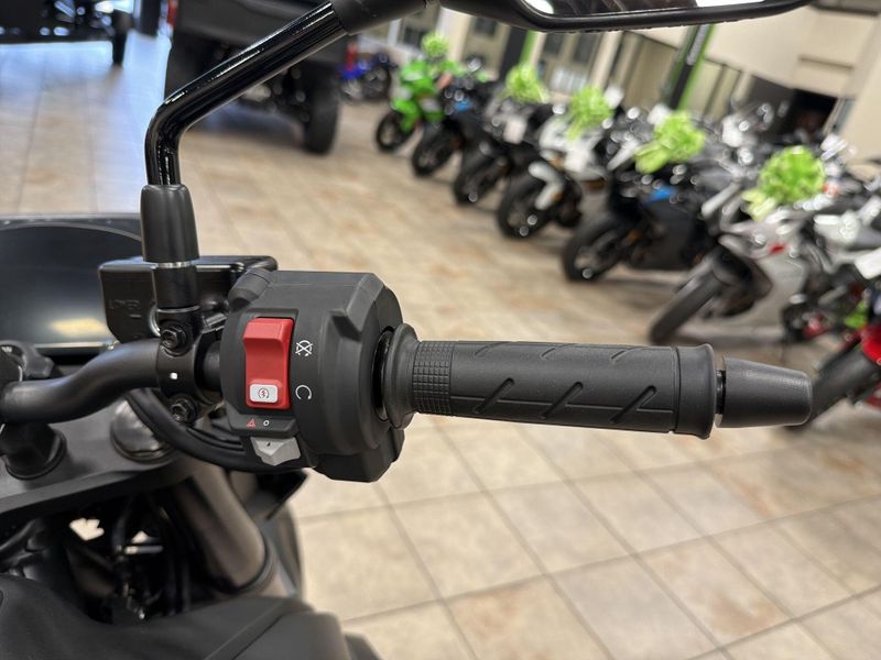 New 2025 Honda CB750 HORNET Image 11