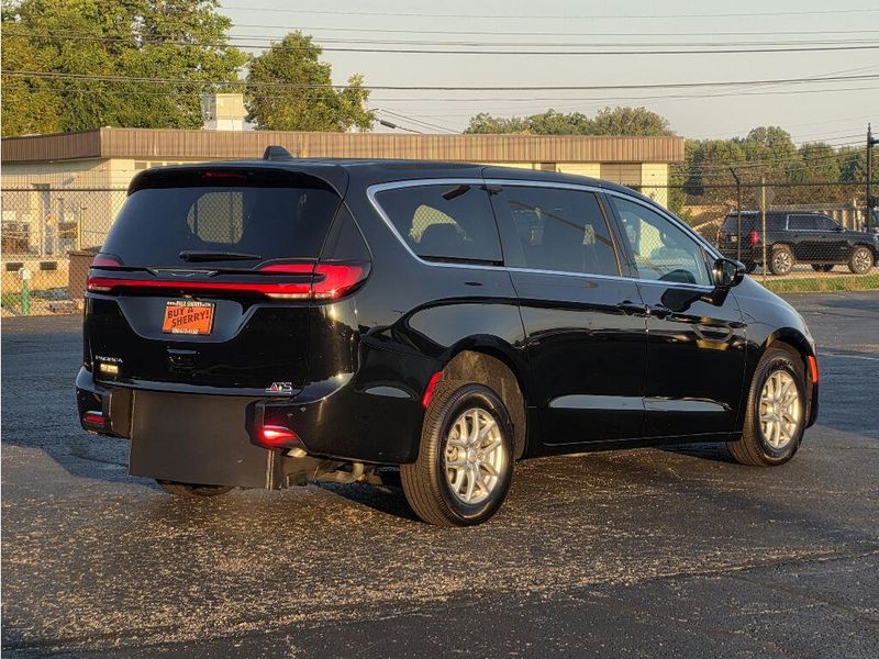 New 2027 Chrysler Pacifica Select
