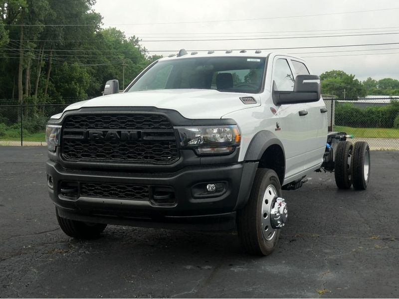 2024 RAM 5500 Tradesman Chassis Crew Cab 4x4 84