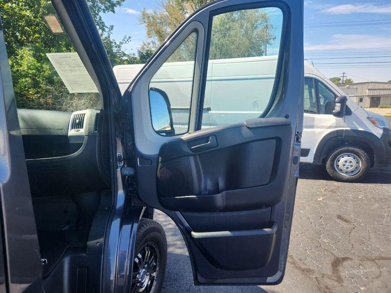 2017 RAM ProMaster 1500 Low RoofImage 32