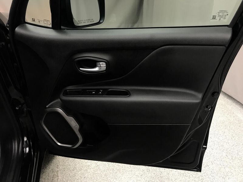 Used 2023 Jeep Renegade LimitedImage 17