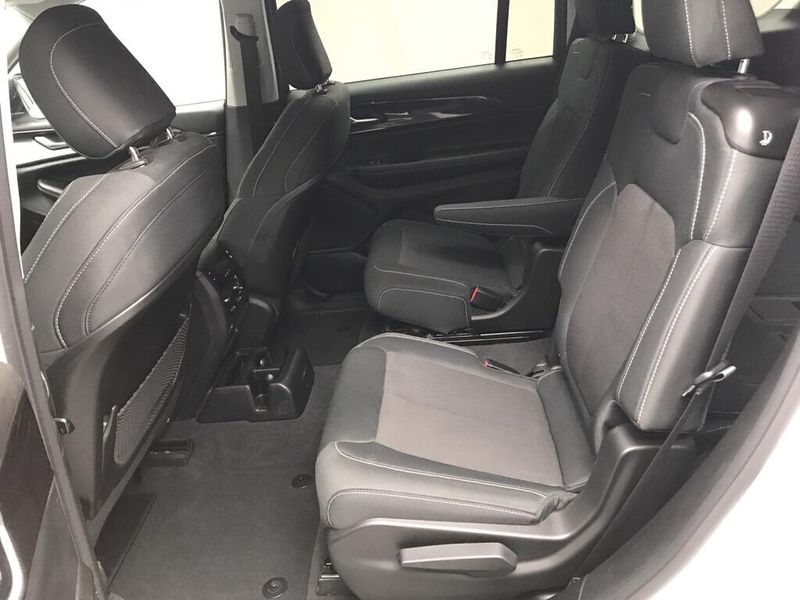 Used 2023 Jeep Grand Cherokee L LaredoImage 14