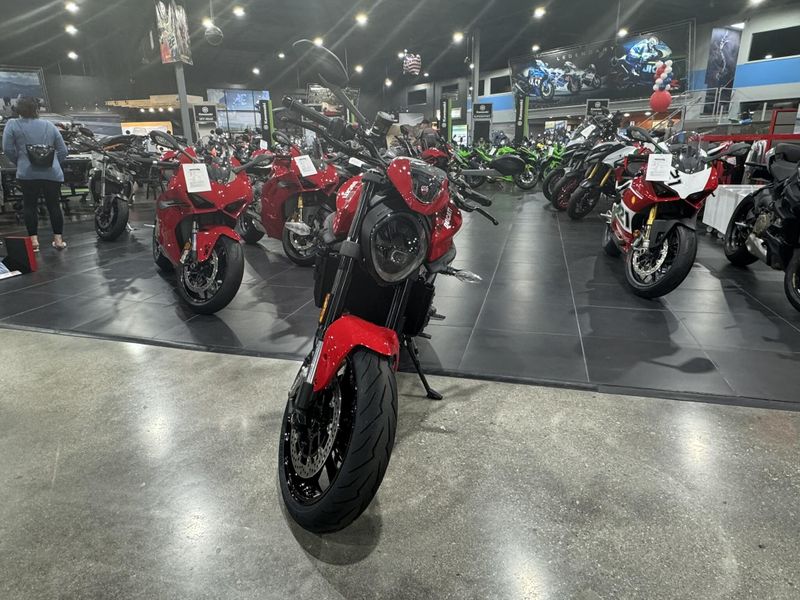 New 2025 Ducati Monster Image 17