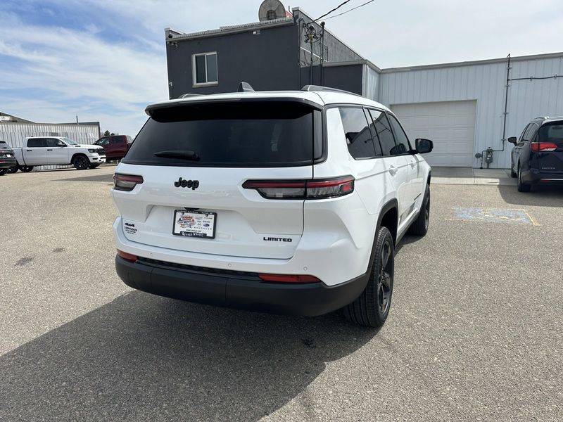 2024 Jeep Grand Cherokee L Limited 4x4Image 8