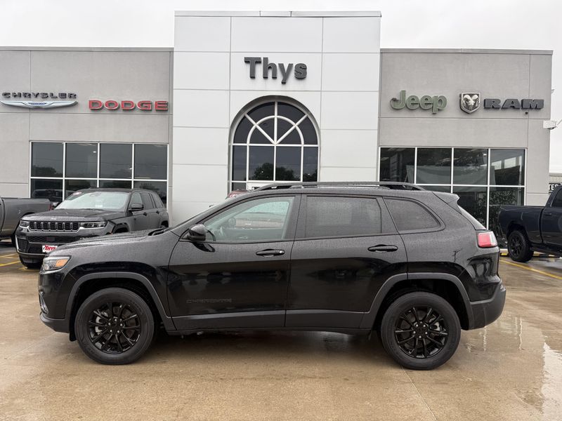 Used 2023 Jeep Cherokee Altitude LuxImage 33