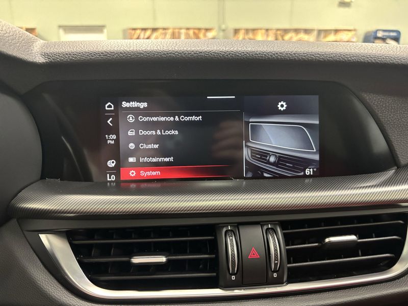 New 2025 Alfa Romeo Stelvio AwdImage 23