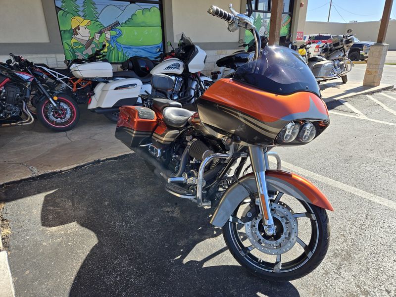 USED 2013 HARLEY ROAD GLIDE CVO  CUSTOM Image 1