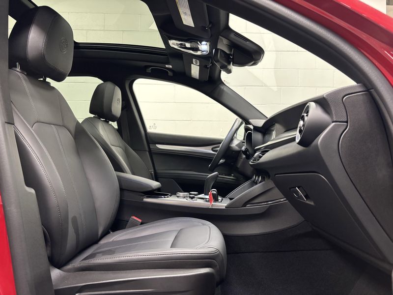 2024 Alfa Romeo Stelvio Ti AWD w/Activ AsstImage 11