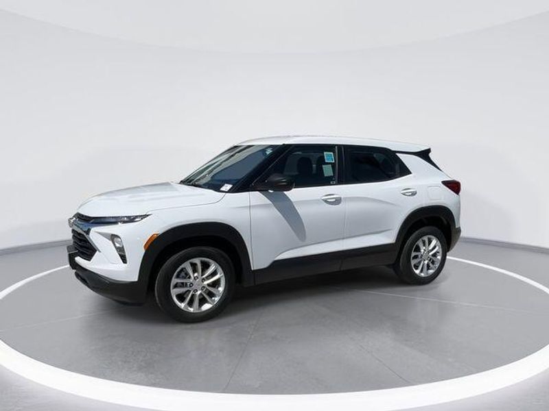 Used 2025 Chevrolet Trailblazer LSImage 4