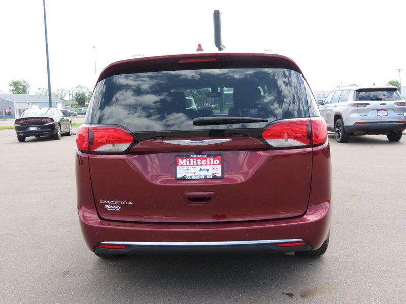 2020 Chrysler Pacifica Touring Plus photo 3